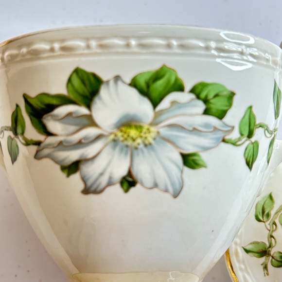 Homer Laughlin Georgian Eggshell Cotillion Magnolia Pattern Sugar Bowl and Lid - Picture 4 of 14